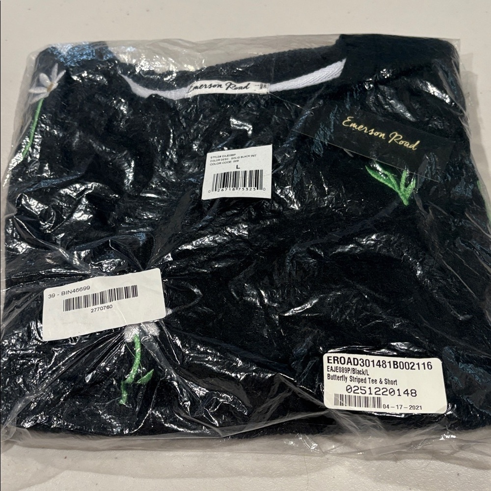 Emerson Rose - Black Daisy Flowers Tee and Short Pajama Set. Size Large. NWT - Picture 2 of 15
